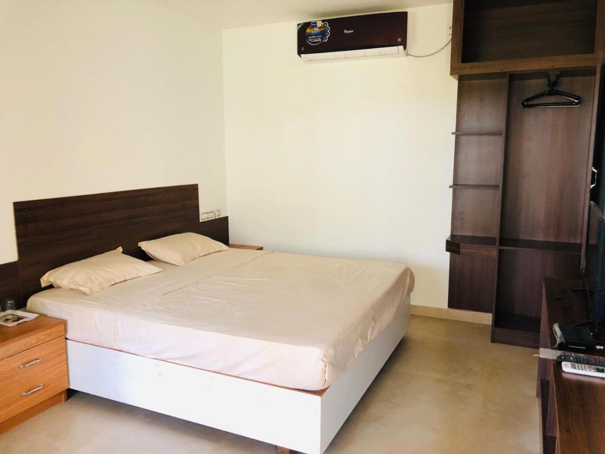 Cherai Natural Beach Hotel Cherai Beach Buitenkant foto