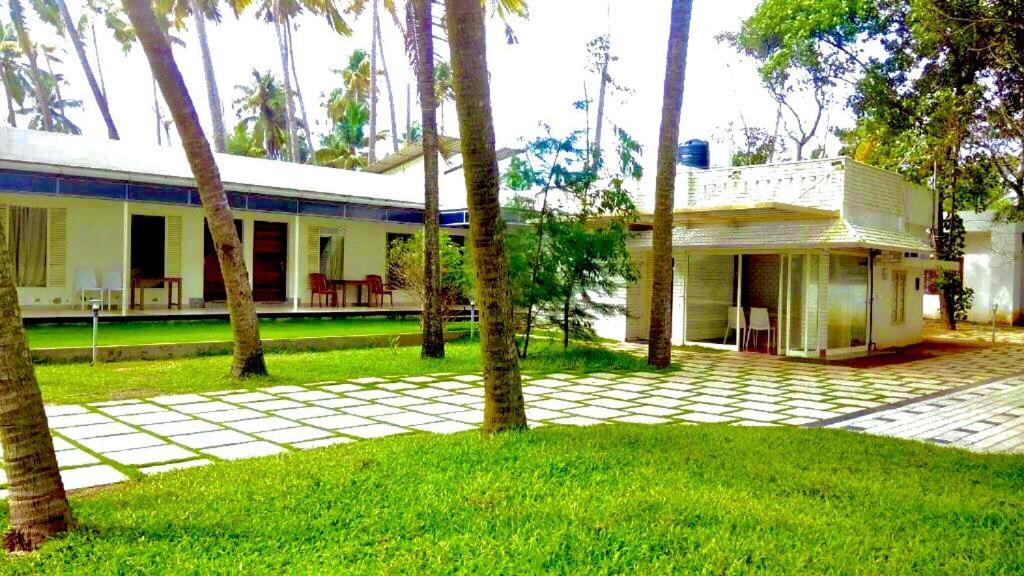 Cherai Natural Beach Hotel Cherai Beach Buitenkant foto